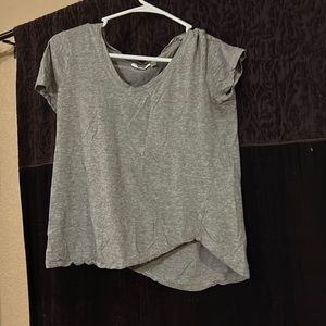 gray t-shirt